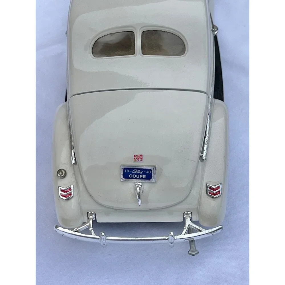 MotorMax 1940 Ford Deluxe Coupe Diecast Model 1:18 Cream Car Collectible Autos